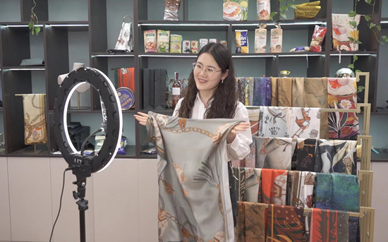 1652350408275460.jpg 22年4月電商直播_副本.jpg